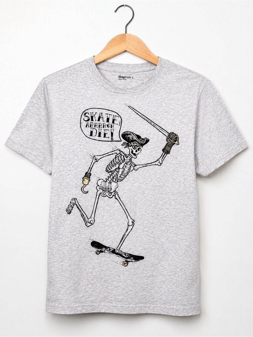 GAP KIDS Halloween Graphic Tee Gray Pirate Skeleton Skateboard Boys L 10
